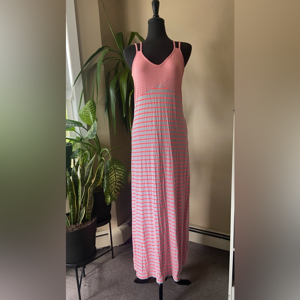 NWOT Saint Tropez Stripe Maxi Dress w/ Pockets